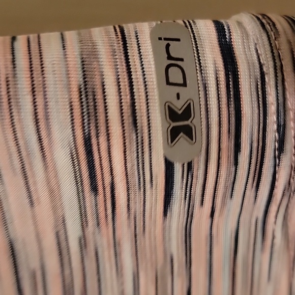 2 Activewear Tops - Picture 8 of 9